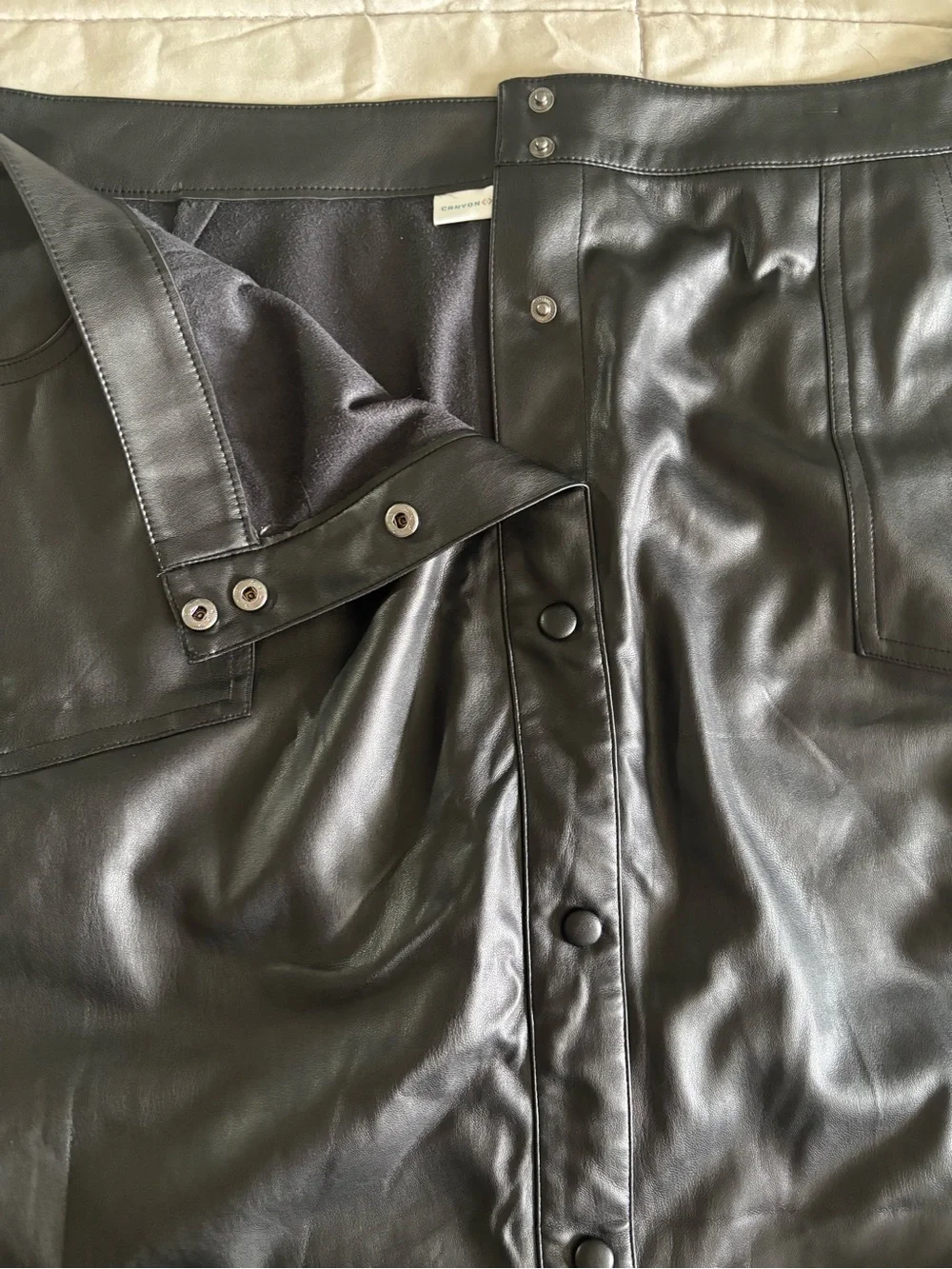 Faux Leather Pencil Skirt in Black_4